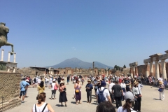 Le esperienze religiose tra attese e mysteria. Visita agli scavi archeologici di Pompei, con particolare attenzione ai luoghi di culto.