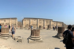 Le esperienze religiose tra attese e mysteria. Visita agli scavi archeologici di Pompei, con particolare attenzione ai luoghi di culto.
