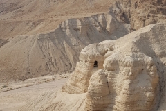 8. La famosa grotta 4 di Qumran